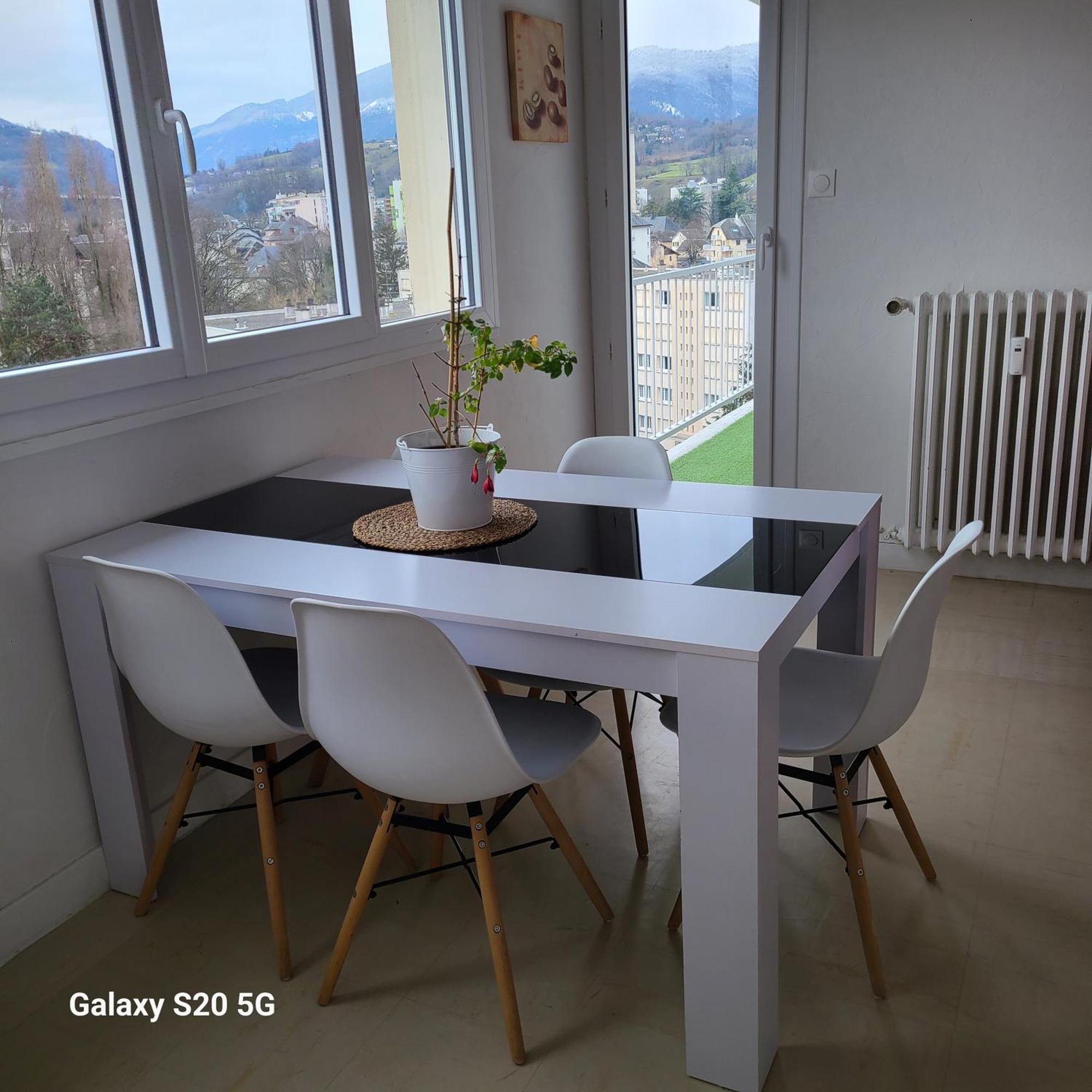 Appartement T4 Pour 6p - Balcon - Parking Gratuit - Fibre Chambéry